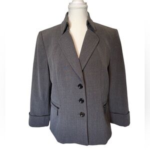 Tahari Arthur Levine Notched Collar Women's 10 Grey Lined
Fitted 3 Button Blazer